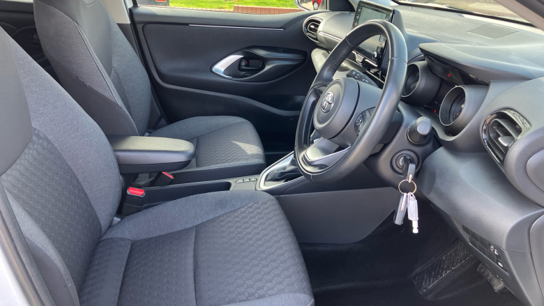 Toyota Yaris 1.5 Hybrid Design 5dr CVT Hybrid Hatchback